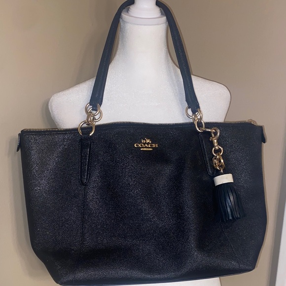 Coach Handbags - EUC COACH Black Shoulder Bag Gold Hardware